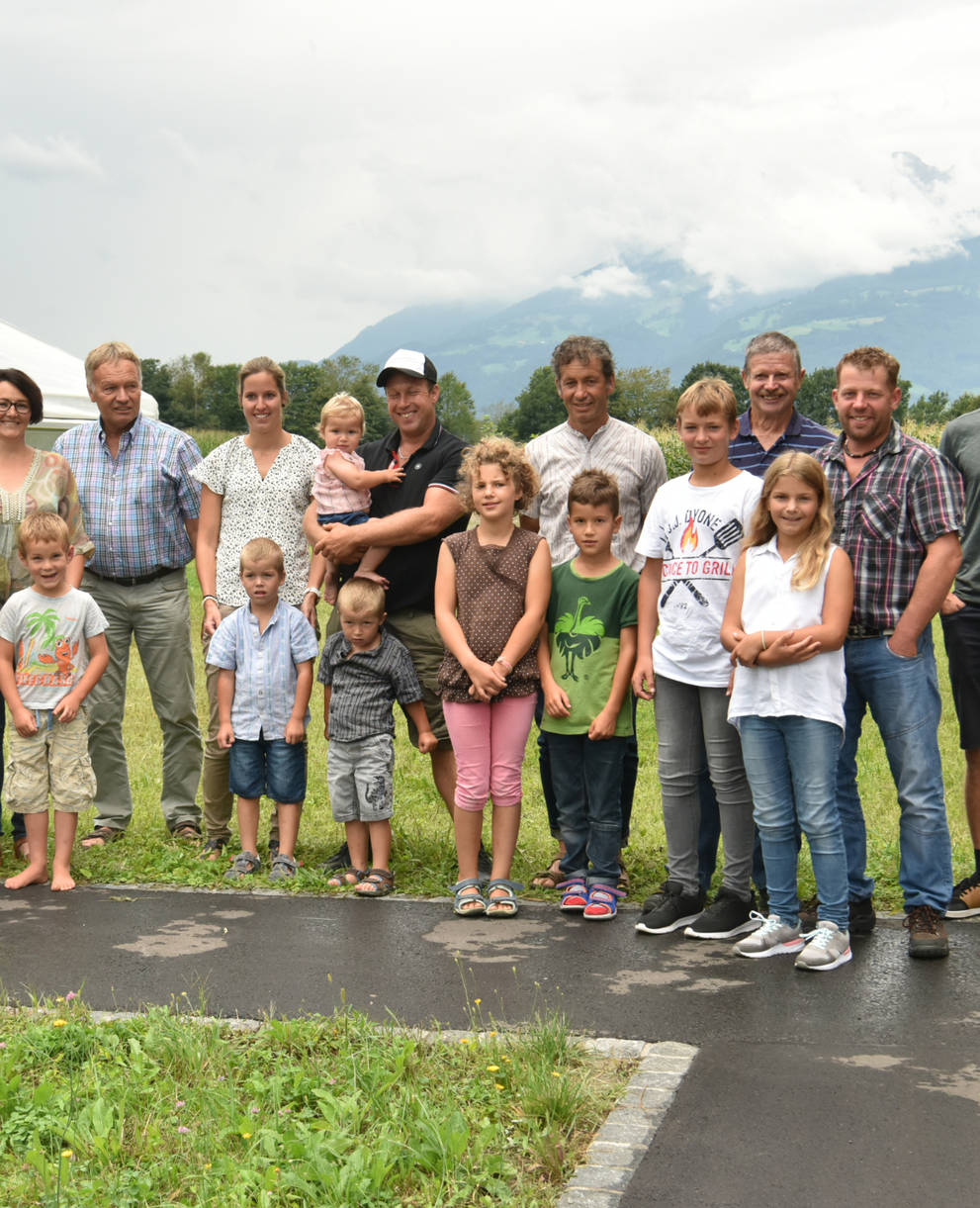 ie Gewinner der 2. Heckenmeisterschaft mit ihren Familien.
